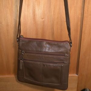 Like new! Wilson’s leather crossbody